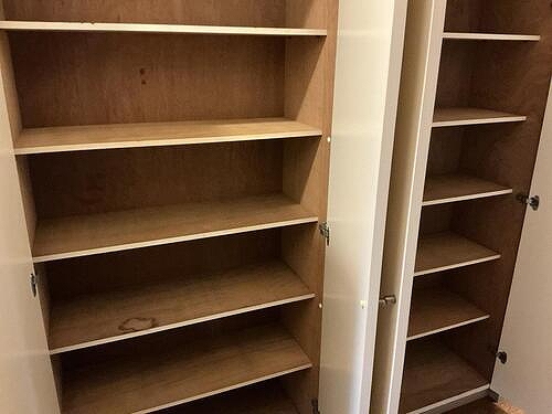 テレパレス船橋三咲Ａ棟 収納（廊下）　※2025年9月撮影