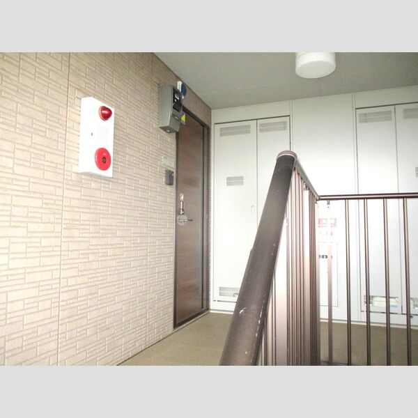 ラ・リアン　C・D　C棟301号室 玄関