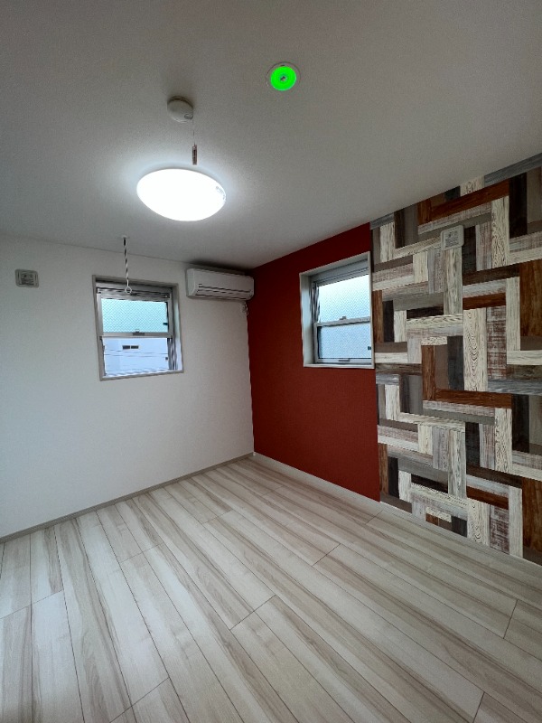 Lily東中山2階 アクセントクロスが印象的