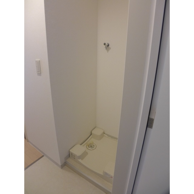 ドゥーエ新川崎0211号室 洗濯機置場