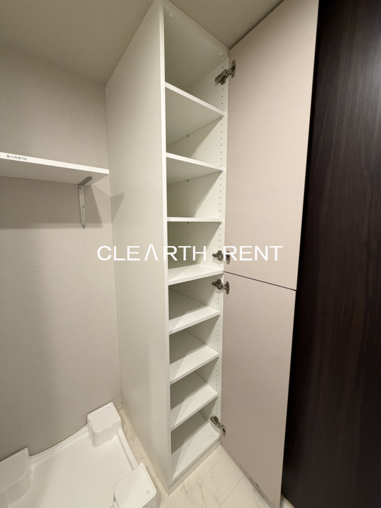 コンシェリア目黒本町 ＴＨＥ ＲＥＳＩＤＥＮＣＥ4階 パウダールームにリネン庫設置