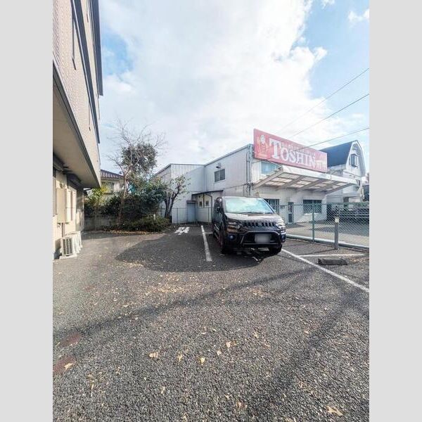 ファミール河内203号室 駐車場