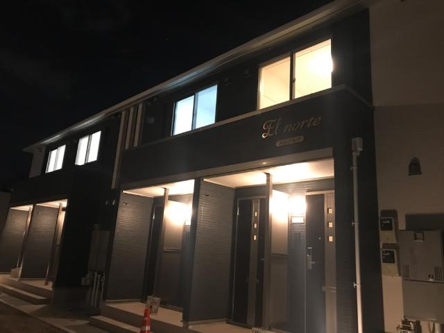 エルノルテ 外観写真（夜）