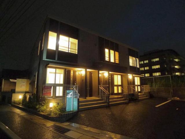 レテ 外観写真（夜）