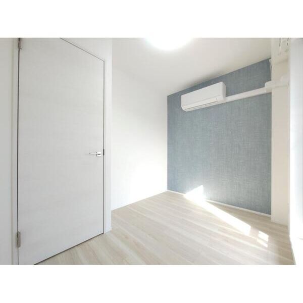 ブルーライトヨコハマ402号室 リビング