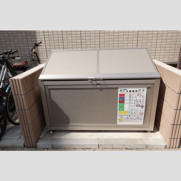 アルメール大久保101号室 入居者様専用ゴミストッカー