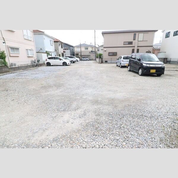 アズーリ 駐車場(要空き確認)