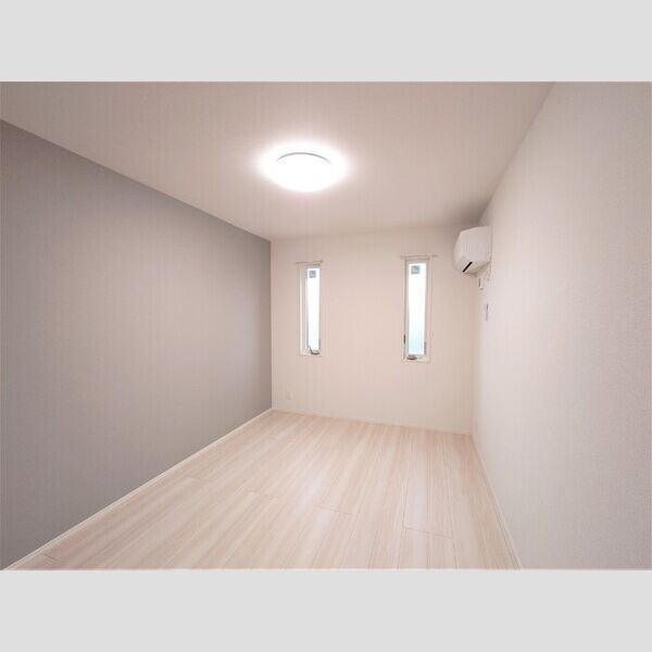 メゾン　ド　カルマン202号室 洋室