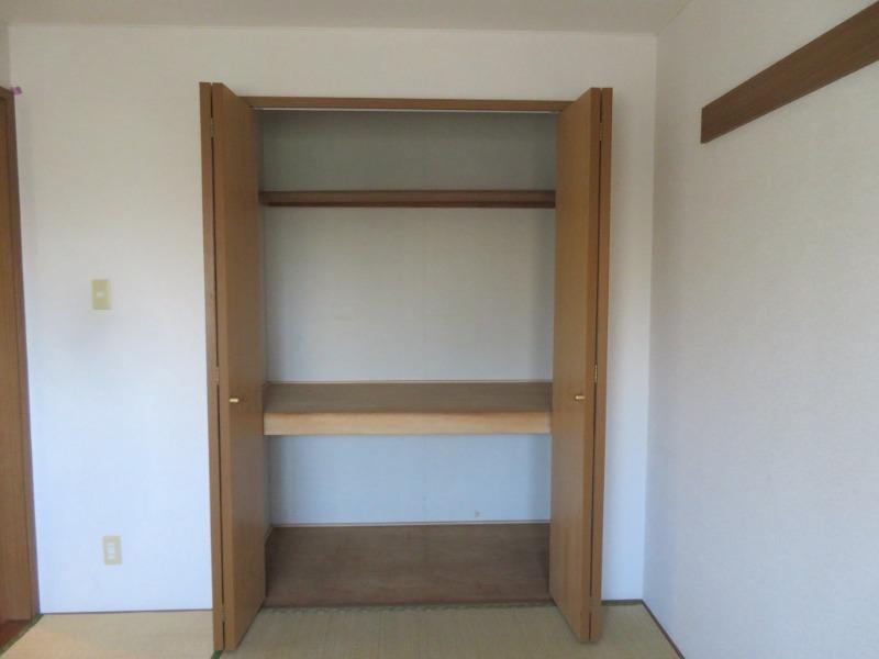 メゾンアンソレイエ1階 収納