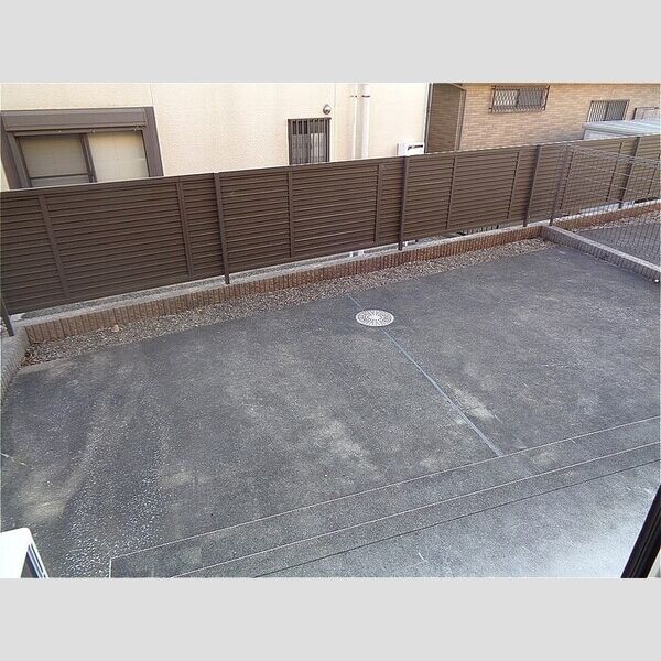 ル・ソレイユ105号室 専用庭