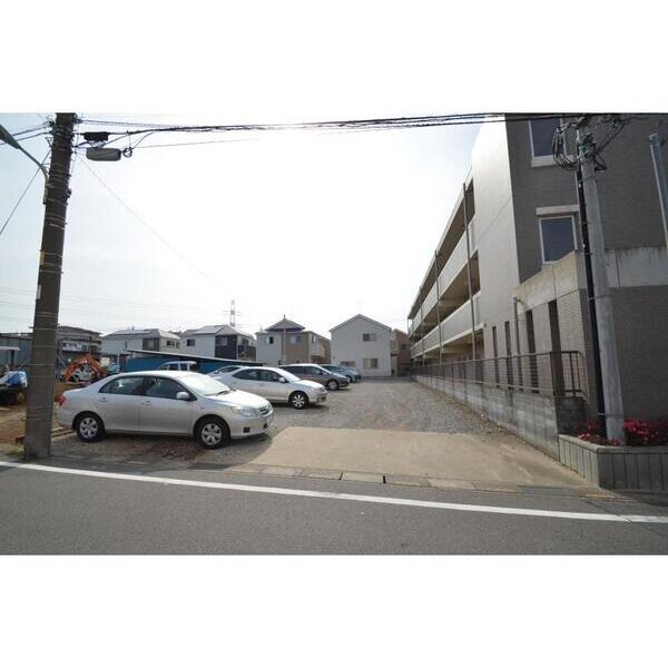 アコモード北原台 駐車場