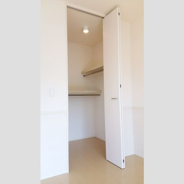 ミラベルコート ウォークインクローゼット　洋室②