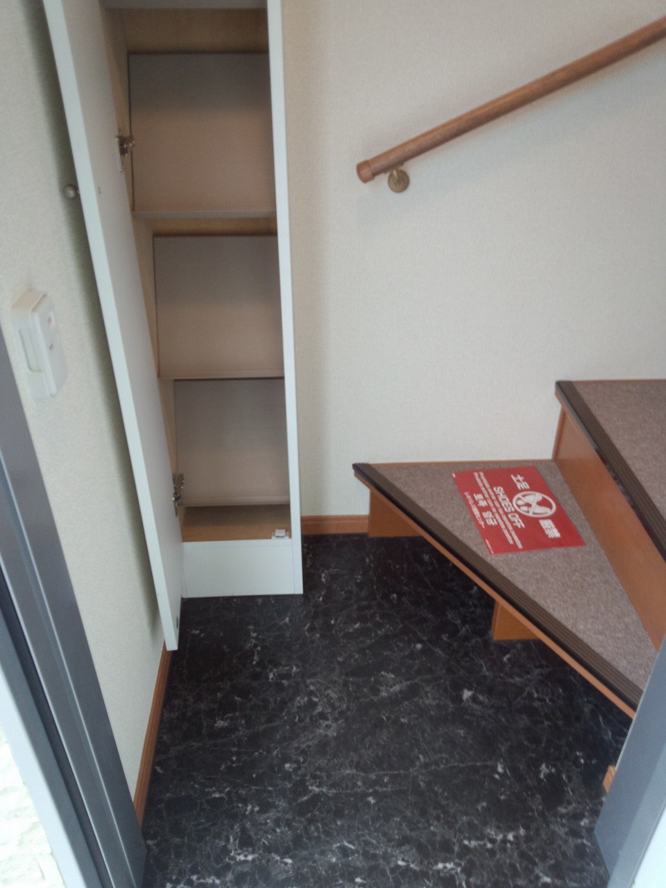 レオパレスグランデ204号室 玄関