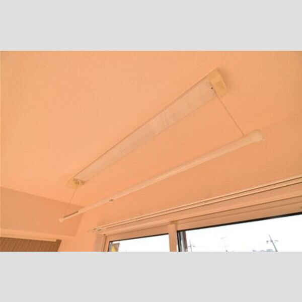 グランイーグルB302号室 室内物干し