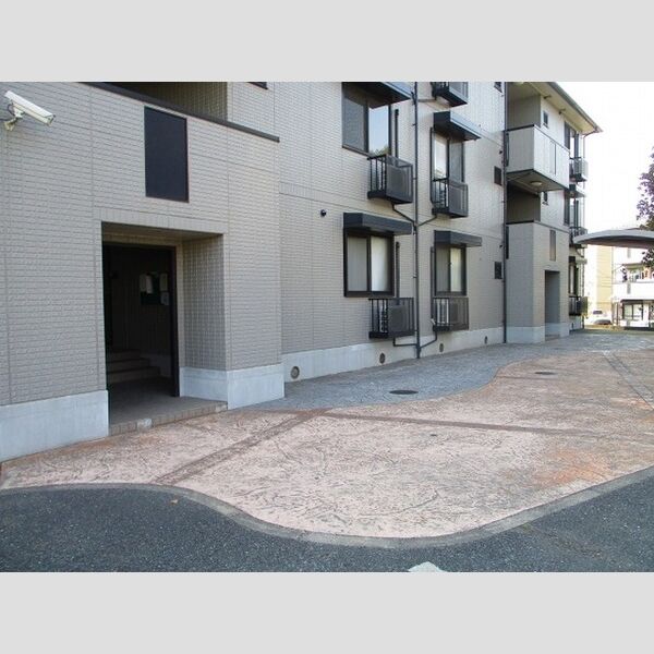 フォレストヒルズ　D エントランス