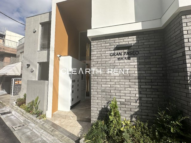ＧＲＡＮ ＰＡＳＥＯ 池尻大橋2階 明るいエントランス