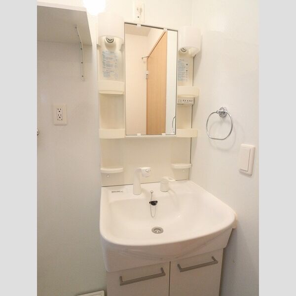 メゾンド・ソレーユHiguchi103号室 洗髪洗面化粧台