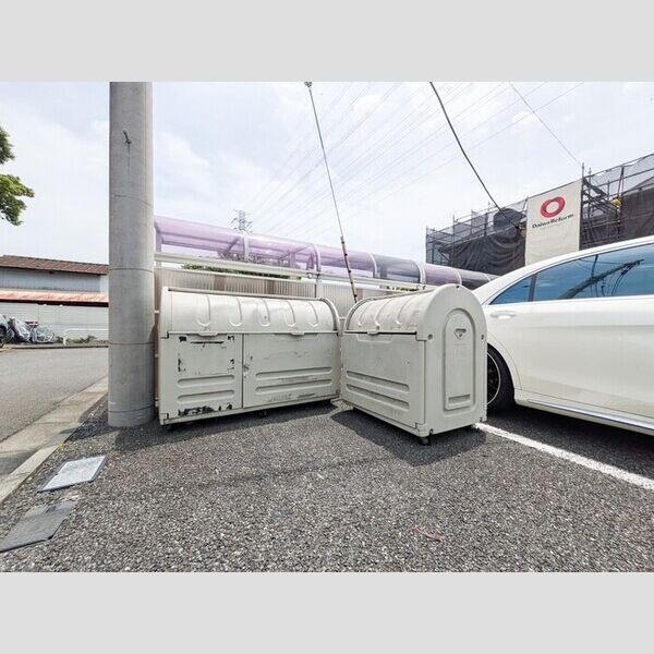 ニューセジュール三鷹 ゴミストッカー