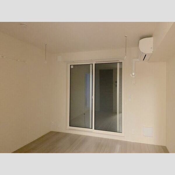 クレール藤沢Ⅱ 窓にはシャッターを備えています