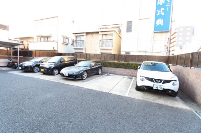 プライムアーバン小金井本町101号室 駐車場