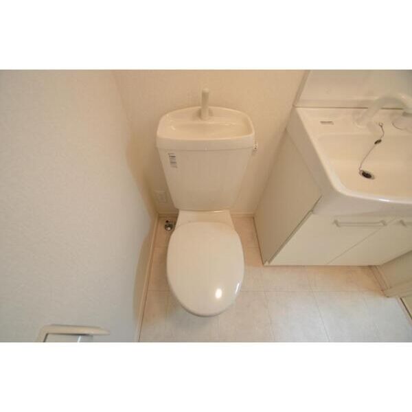 フラットエイトB101号室 トイレ