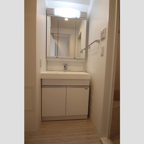 ソラシエスタ 朝シャンらくらく洗髪洗面化粧台♪