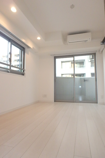 ガーラ・シティ川崎 角部屋の明るい洋室
