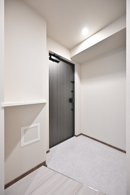 ＧＲＡＮＳＩＴＥ　ＮＡＫＡＭＥＧＵＲＯ8階 玄関