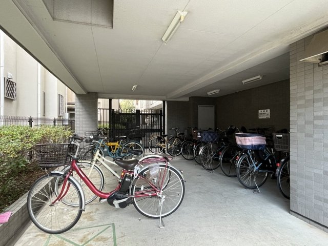 ベルサイオンⅡ1階 駐輪場
