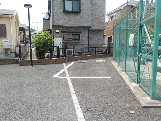 リファインドシーンⅡ0101号室 駐車場