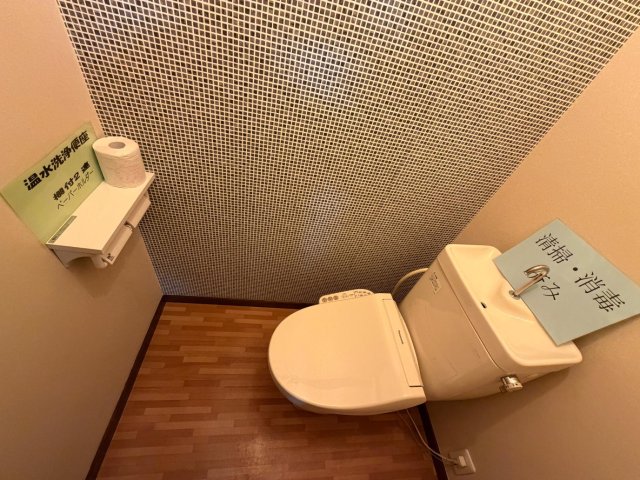 ファミール久我山B2号室 温水洗浄便座＋棚付2連ホルダー♪