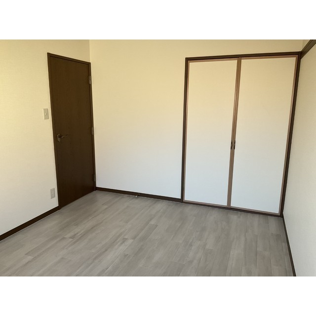 グランデュール瀬戸岡 内観