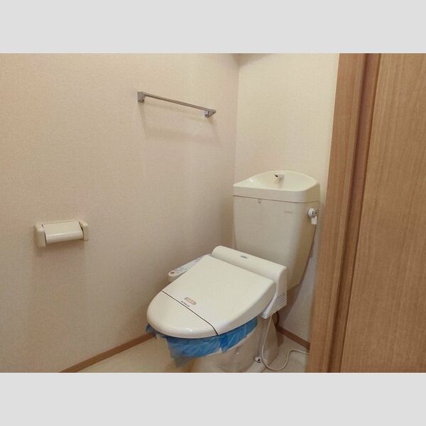 クローバーハイツ 102号室　温水洗浄便座付き