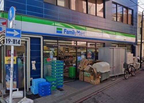 エターニティー鶴見 【コンビニエンスストア】ファミリーマート 岸谷店まで62ｍ