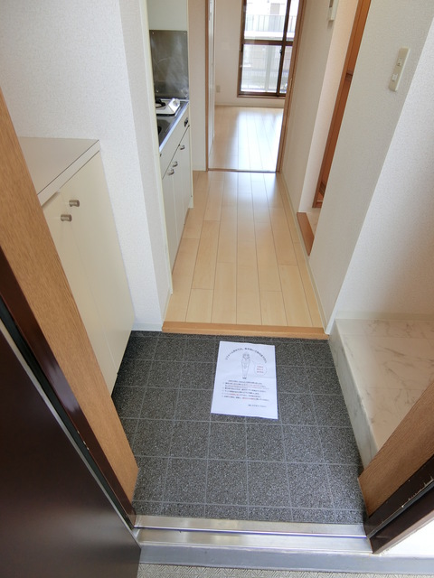 アメニティ高幡0201号室 玄関