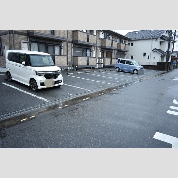 アキュール 駐車場