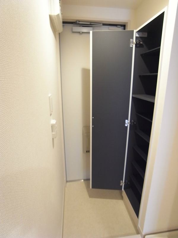 リブリ・清瀬1階 玄関