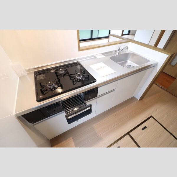 ラフォーレ皇山101号室 ★システムキッチン3口★