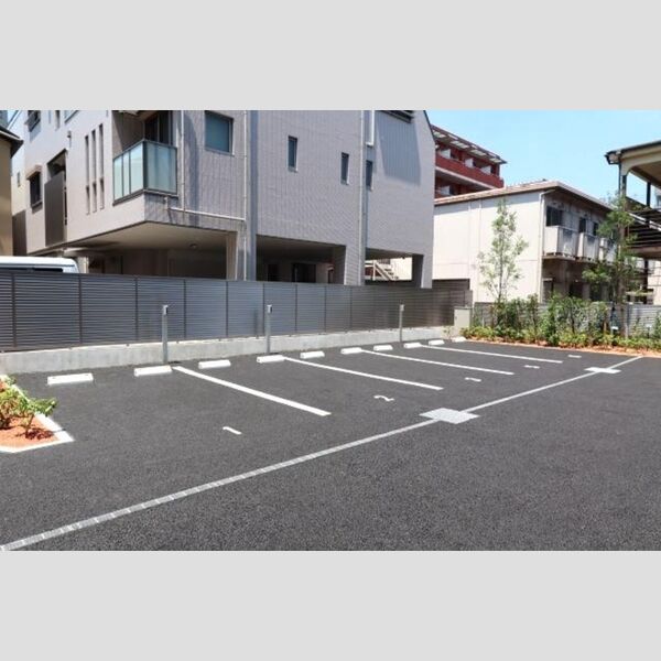 Noble Maison103号室 駐車場