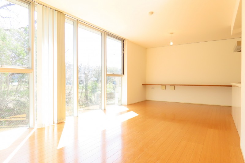 月光町アパートメント リビング