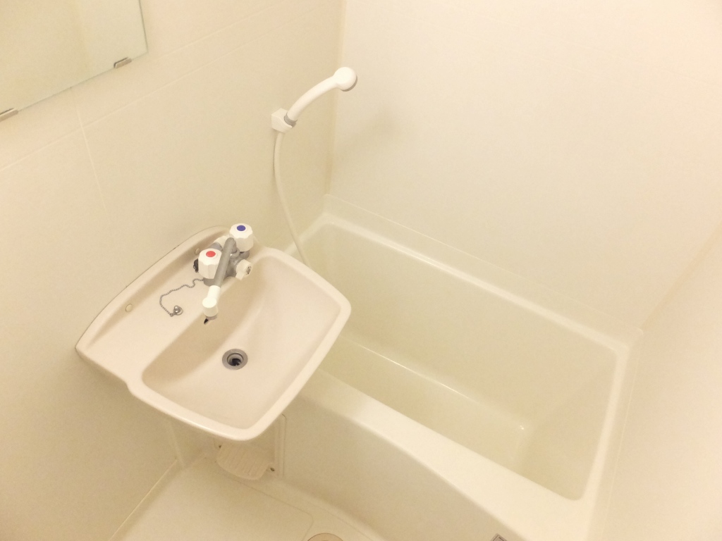 レオパレス桜町 玄関