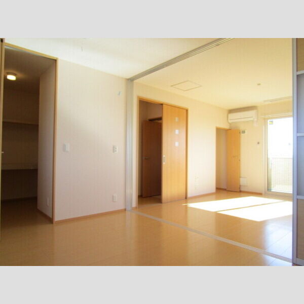 ジュメオス303号室 LDK・浴室