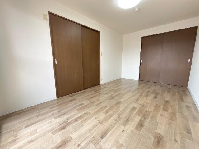 ウィンディヒルズ205号室 7.5帖洋室