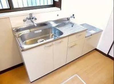 新座栄戸建て 広々としたキッチンスペース