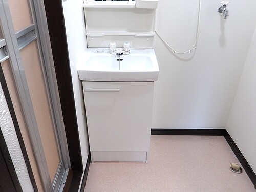 メゾンフラワー1階 室内洗濯機置き場　※2025月9月撮影