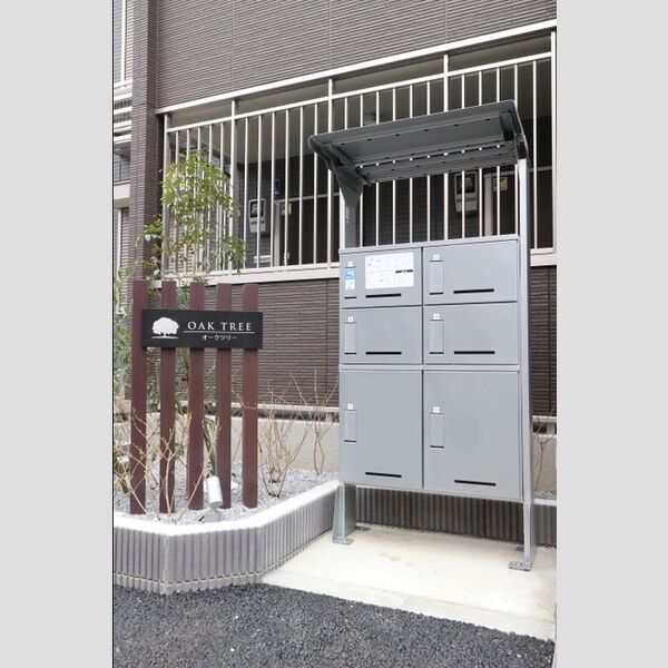 オークツリー306号室 宅配ボックス