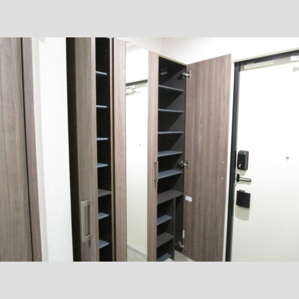 ラ・ペッシュ308号室 トールシューズボックス