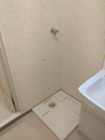 サンハイツ秋山0202号室 室内洗濯機置場　※別号室の参考写真です(現況優先・仕様違いの場合あり)