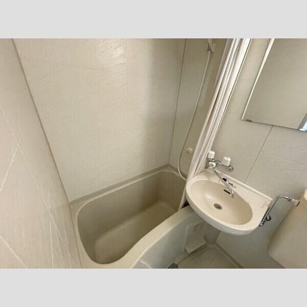 コンフォール小泉205号室 浴室(洗面台付き)