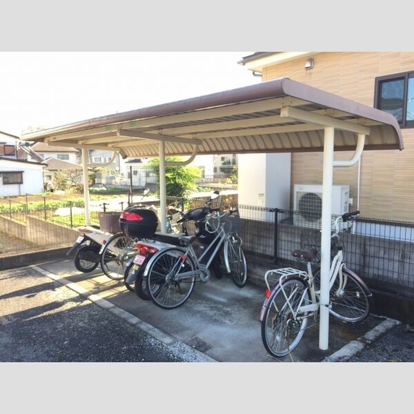 サンジュネスゆう 屋根付駐輪場